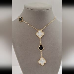 Mother of pearl and black onyx four leafs Clover flowers necklace